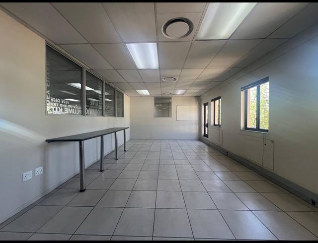 235M² OFFICE TO LET IN MEYERSDAL